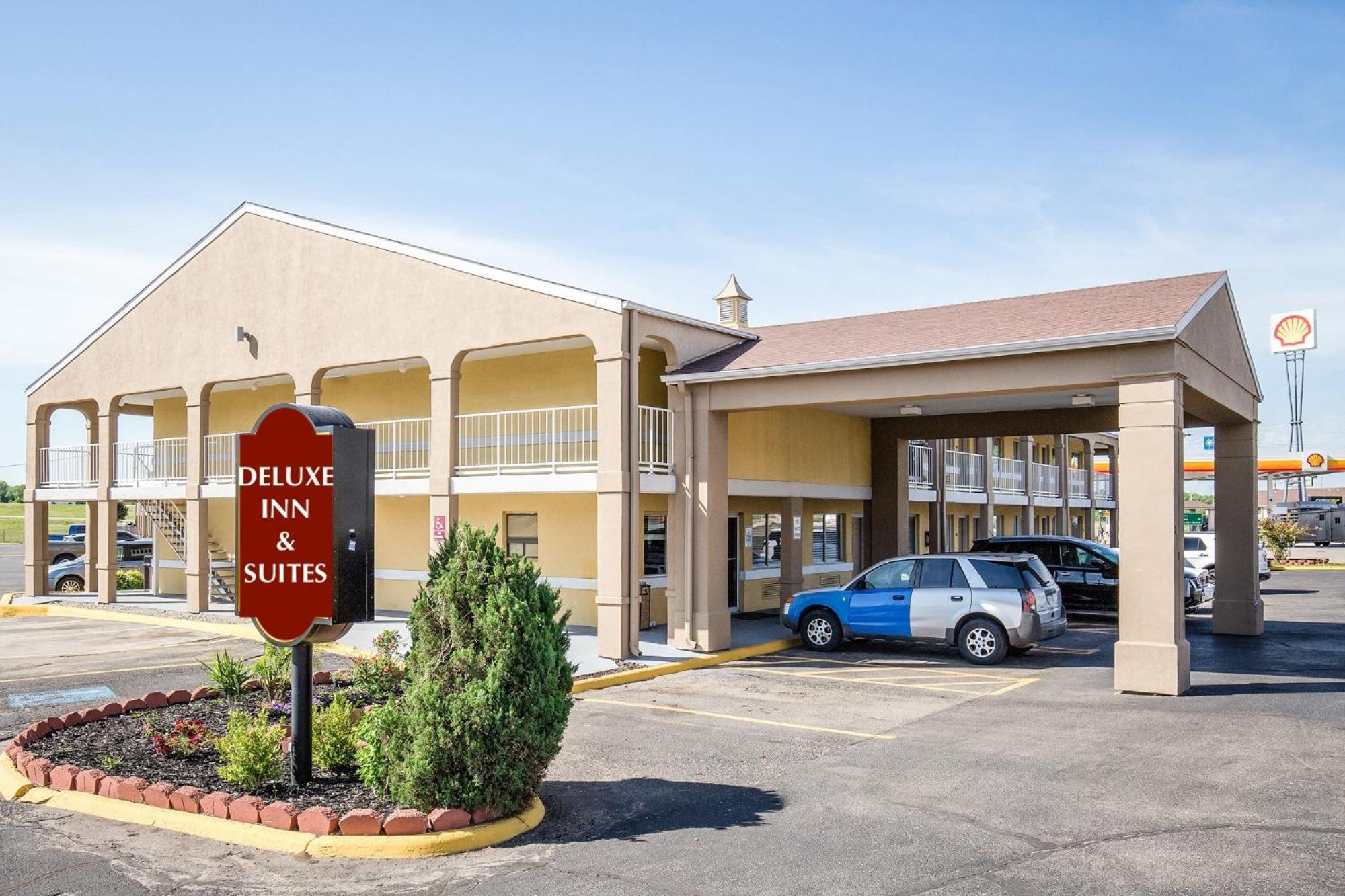 Deluxe Inn & Suites Junction City Exterior photo